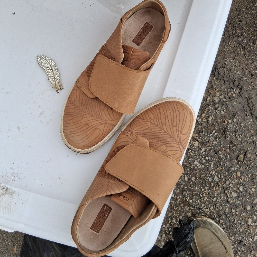 Olukai Pehuea Loupili Beige Leather Fold Back Loafers Size 6